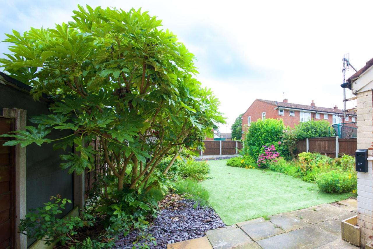 Gorgeous Manchester Home With Garden & Parking Exterior photo